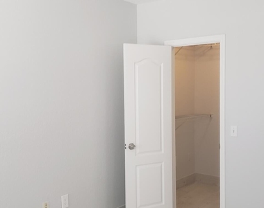 1005 Belmont Place - Photo Thumbnail 19