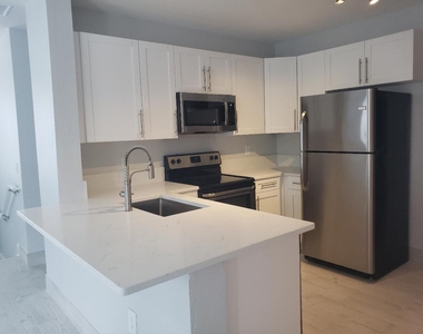 1005 Belmont Place - Photo Thumbnail 2