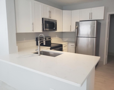 1005 Belmont Place - Photo Thumbnail 7