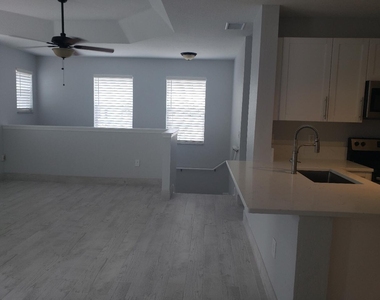 1005 Belmont Place - Photo Thumbnail 12