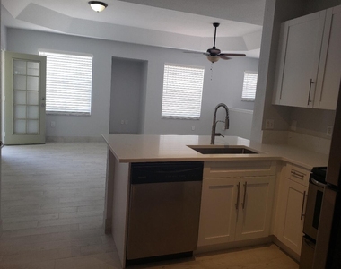 1005 Belmont Place - Photo Thumbnail 8