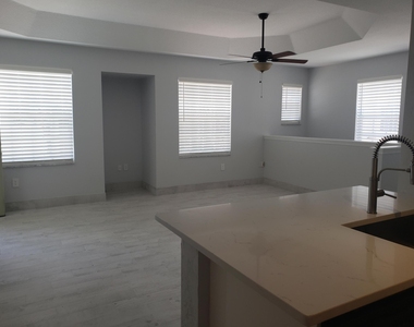 1005 Belmont Place - Photo Thumbnail 3