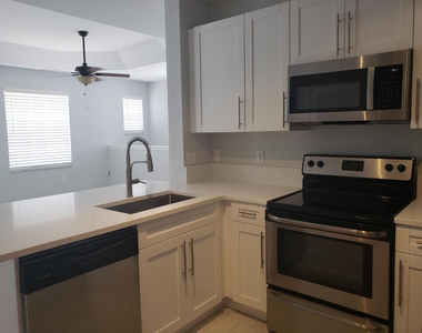 1005 Belmont Place - Photo Thumbnail 5