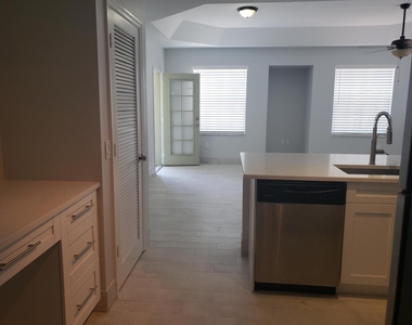 1005 Belmont Place - Photo Thumbnail 6