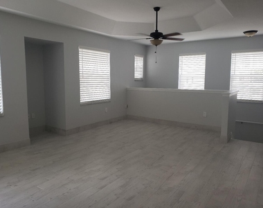 1005 Belmont Place - Photo Thumbnail 13