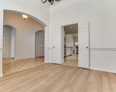610 Crockett Drive - Photo Thumbnail 4