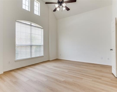610 Crockett Drive - Photo Thumbnail 14