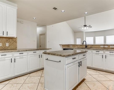 610 Crockett Drive - Photo Thumbnail 10