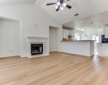 610 Crockett Drive - Photo Thumbnail 8