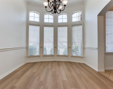 610 Crockett Drive - Photo Thumbnail 3
