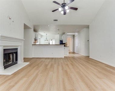 610 Crockett Drive - Photo Thumbnail 7