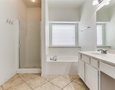 610 Crockett Drive - Photo Thumbnail 17