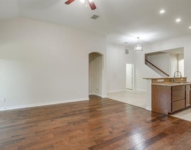 3801 Weatherstone Drive - Photo Thumbnail 11