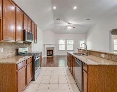 3801 Weatherstone Drive - Photo Thumbnail 18