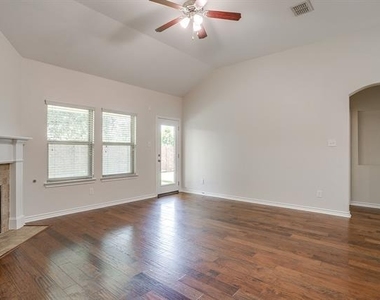 3801 Weatherstone Drive - Photo Thumbnail 12