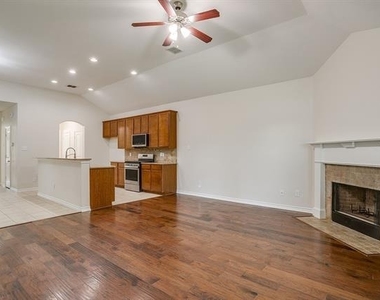 3801 Weatherstone Drive - Photo Thumbnail 10
