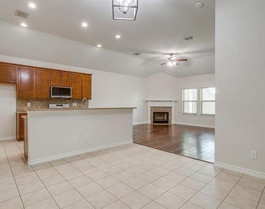 3801 Weatherstone Drive - Photo Thumbnail 6