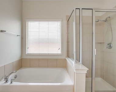 3801 Weatherstone Drive - Photo Thumbnail 24