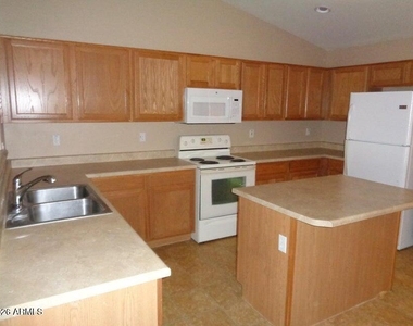 46137 W Guilder Avenue - Photo Thumbnail 1