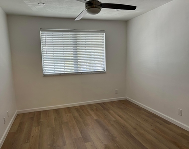 1851 Ne 62nd Street - Photo Thumbnail 2
