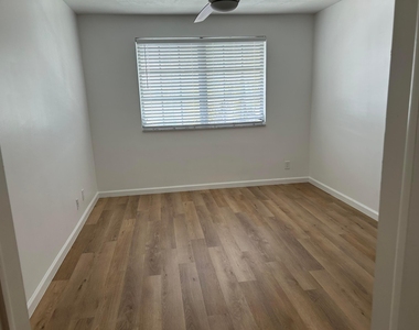 1851 Ne 62nd Street - Photo Thumbnail 3