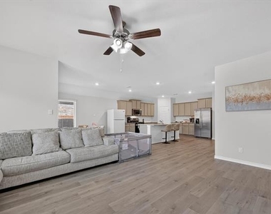 10121 High Grade Drive - Photo Thumbnail 8