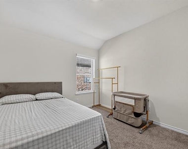 10121 High Grade Drive - Photo Thumbnail 17