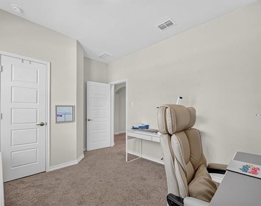 10121 High Grade Drive - Photo Thumbnail 13