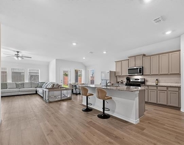10121 High Grade Drive - Photo Thumbnail 4
