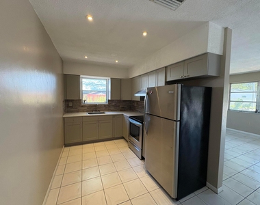 6111 Sw 31st Street - Photo Thumbnail 2