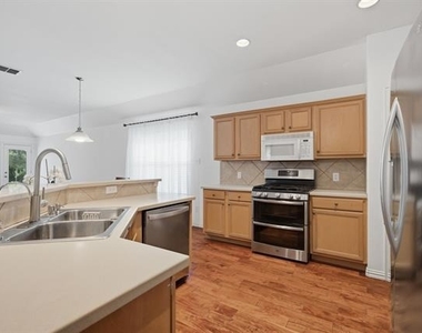 8100 Shasta Drive - Photo Thumbnail 10