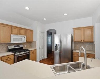 8100 Shasta Drive - Photo Thumbnail 9
