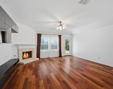 8100 Shasta Drive - Photo Thumbnail 6