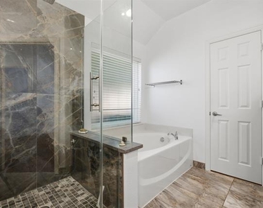 8100 Shasta Drive - Photo Thumbnail 15