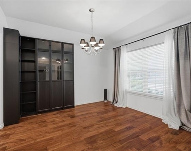 8100 Shasta Drive - Photo Thumbnail 4