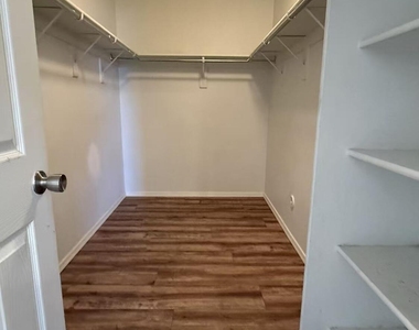 2241 N 95th Avenue - Photo Thumbnail 5