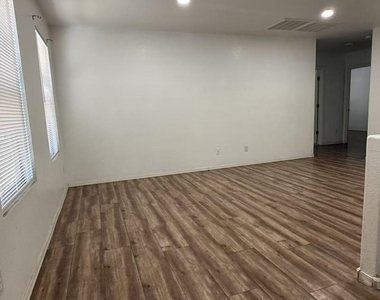 2241 N 95th Avenue - Photo Thumbnail 7
