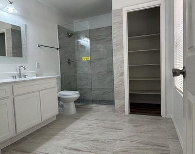 2241 N 95th Avenue - Photo Thumbnail 15