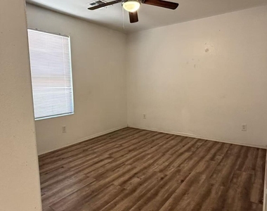 2241 N 95th Avenue - Photo Thumbnail 8