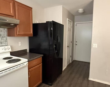 2241 N 95th Avenue - Photo Thumbnail 3