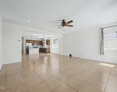 17865 W Daley Lane - Photo Thumbnail 4