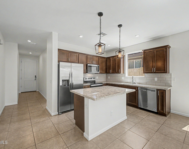 17865 W Daley Lane - Photo Thumbnail 9