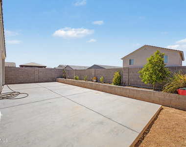 17865 W Daley Lane - Photo Thumbnail 30