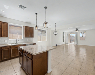 17865 W Daley Lane - Photo Thumbnail 8