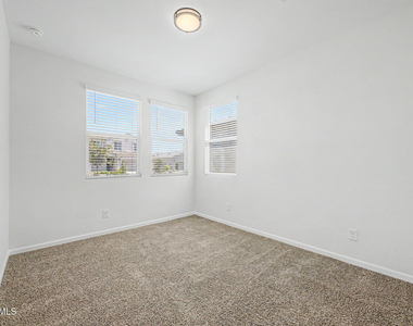 17865 W Daley Lane - Photo Thumbnail 22