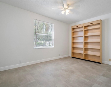 970 Greenwood Road - Photo Thumbnail 6