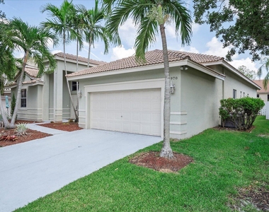 970 Greenwood Road - Photo Thumbnail 3