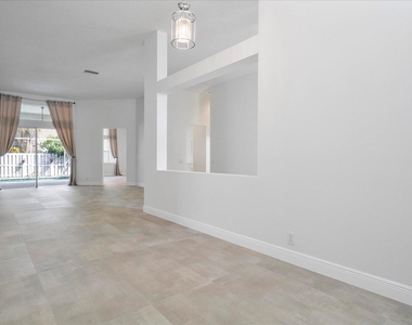 970 Greenwood Road - Photo Thumbnail 7