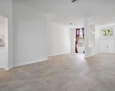 970 Greenwood Road - Photo Thumbnail 10