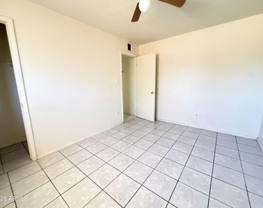 2232 E Burgess Lane - Photo Thumbnail 8